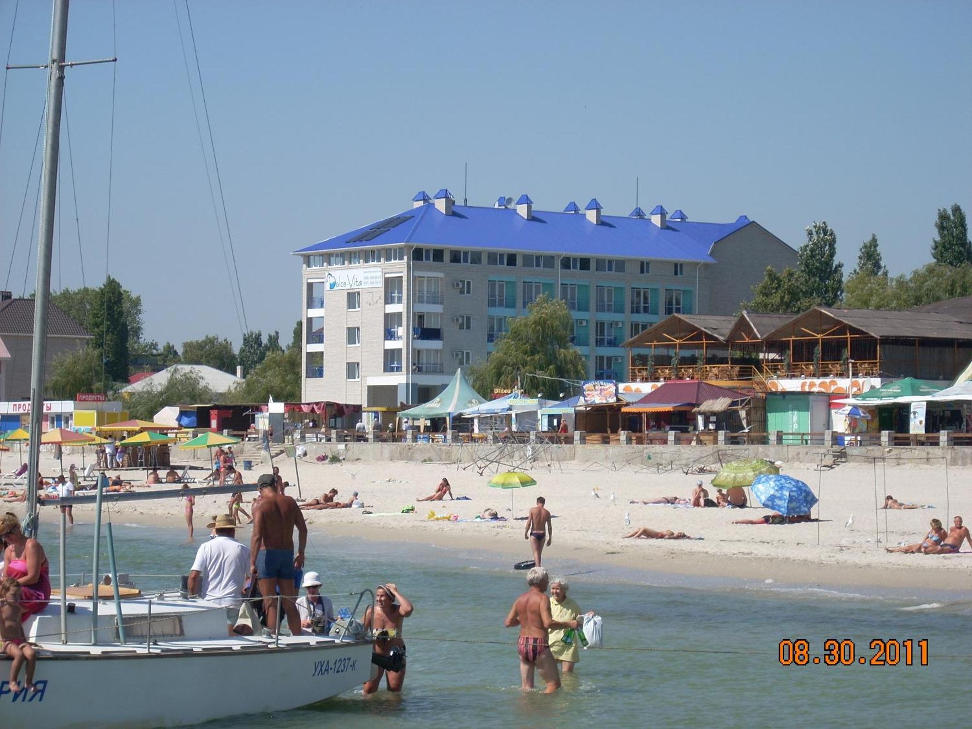 Dolce Vita Resort Hotel Zaliznyy Port Exterior foto